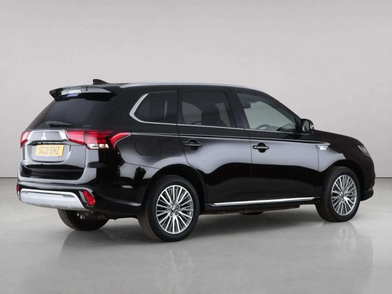 Mitsubishi Outlander thumbnail Rear Right