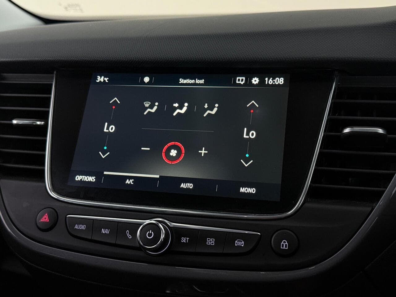 Vauxhall Crossland thumbnail Infotainment System