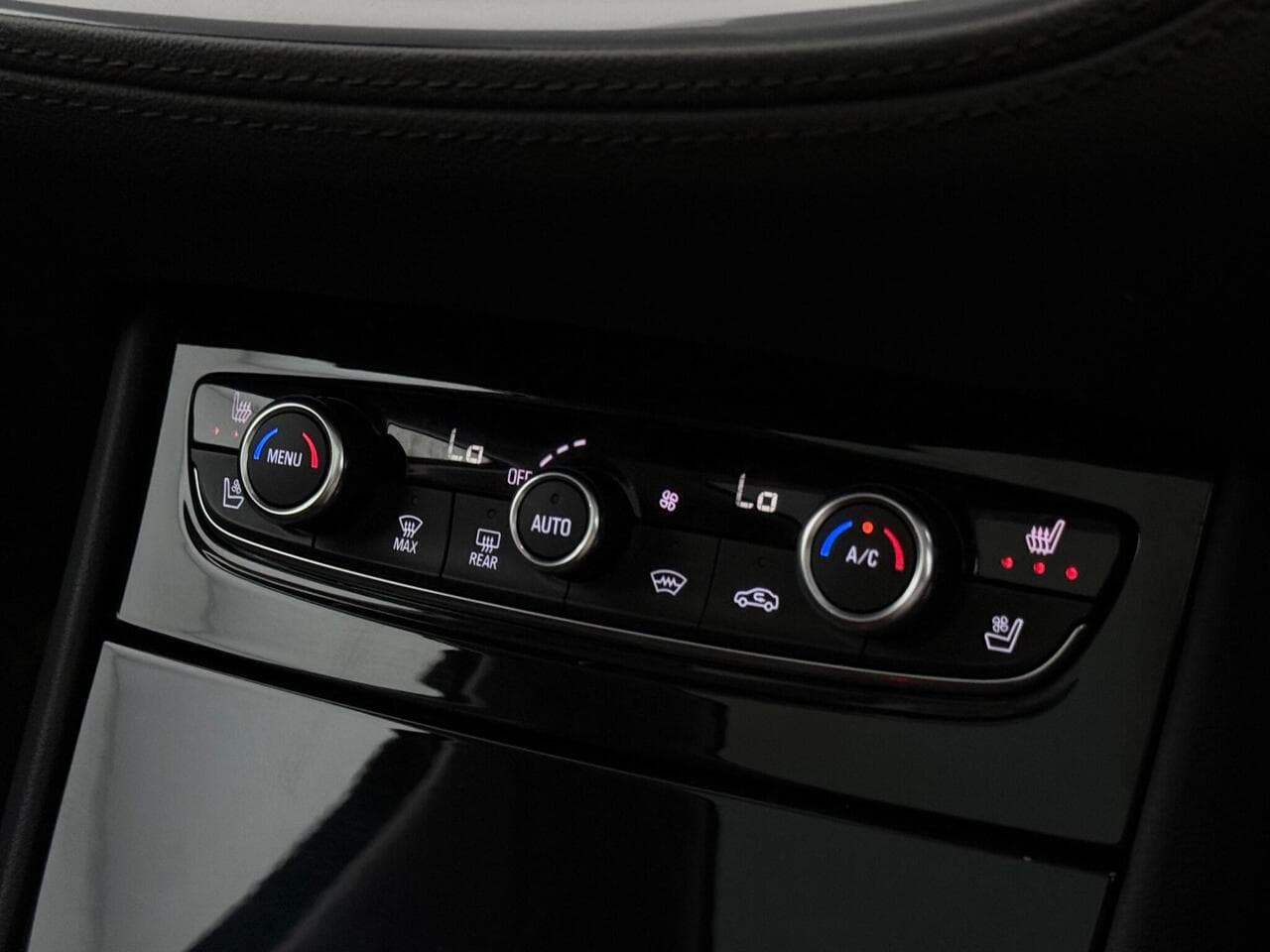 Vauxhall Grandland X thumbnail Misc Controls