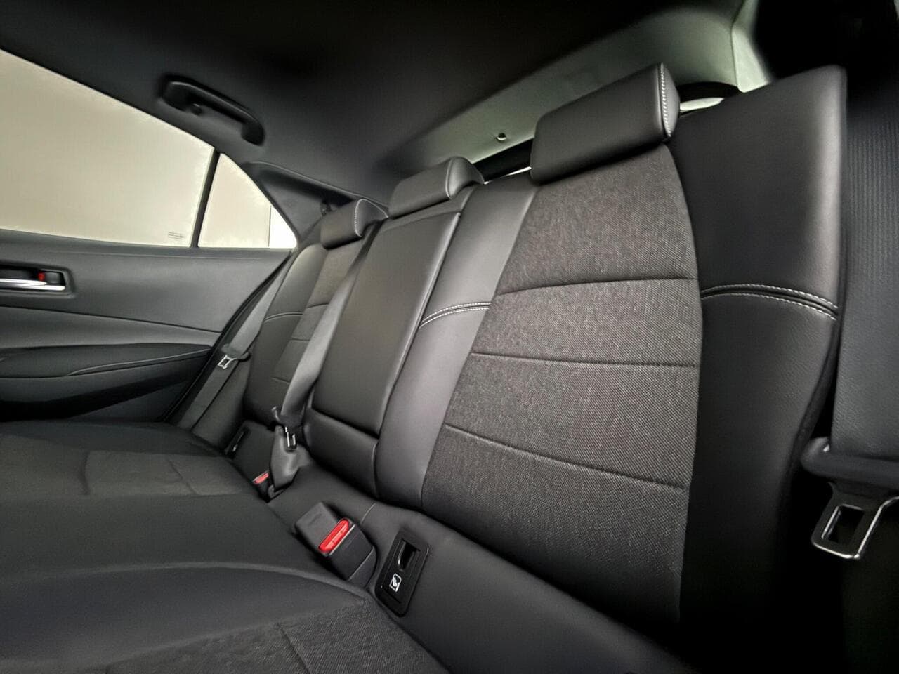 Toyota Corolla thumbnail Seats Rear