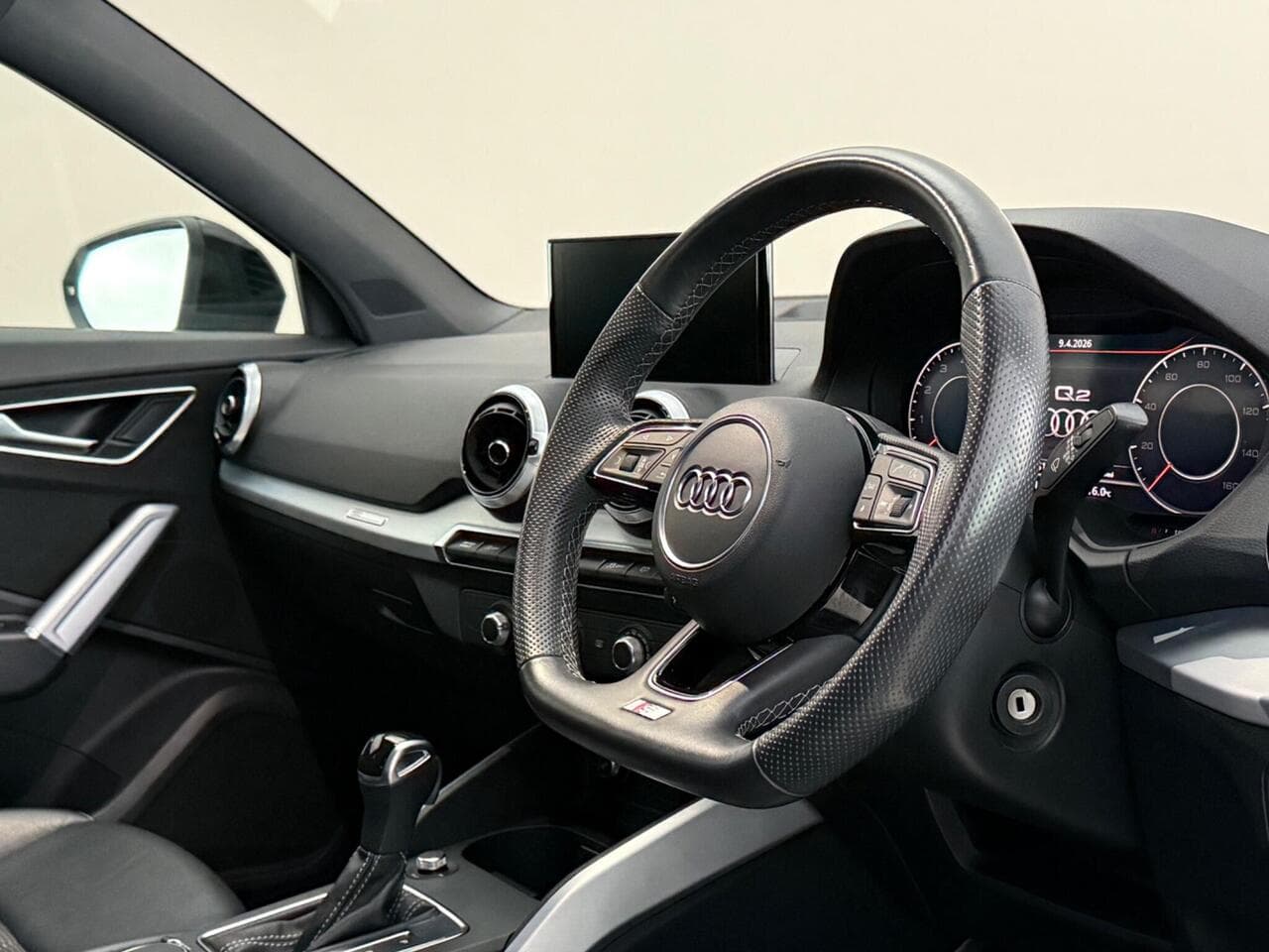 Audi Q2 thumbnail Interior Front
