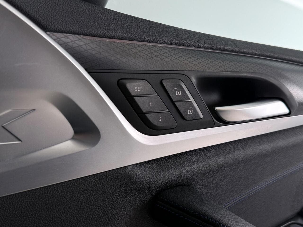 BMW iX3 thumbnail Door Interior