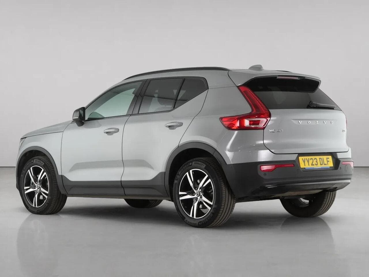 Volvo XC40 thumbnail Rear Left
