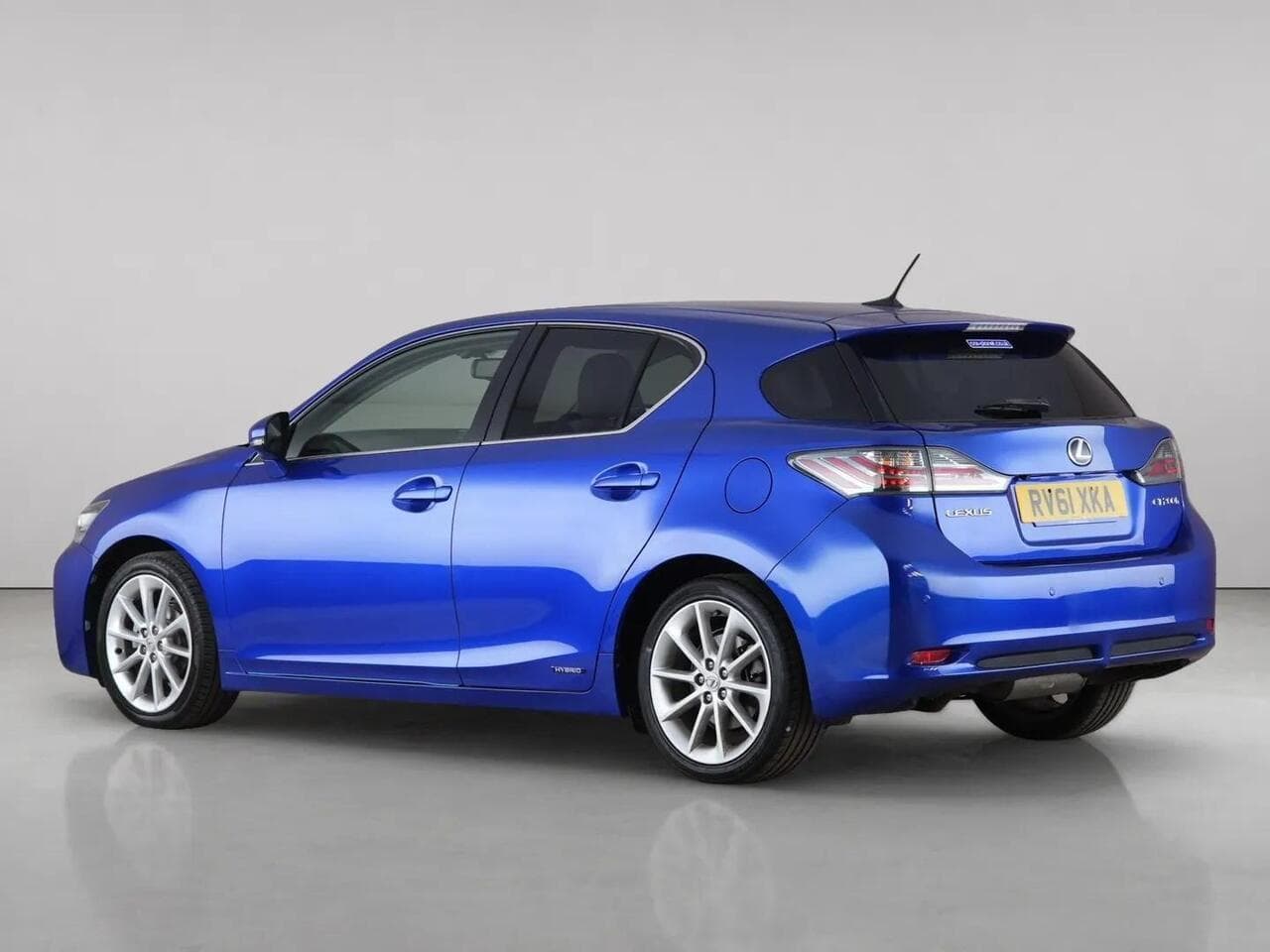 Lexus CT thumbnail Rear Left