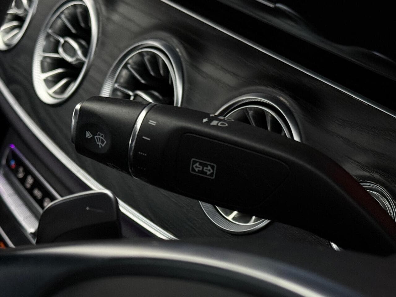 Mercedes-Benz E Class thumbnail Misc Controls