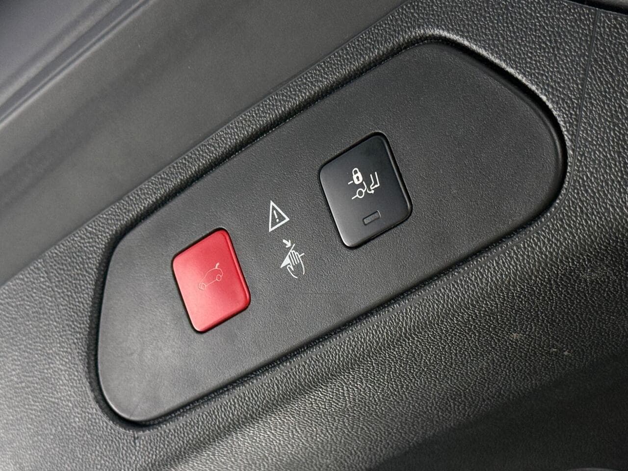 Vauxhall Grandland X thumbnail Misc Controls