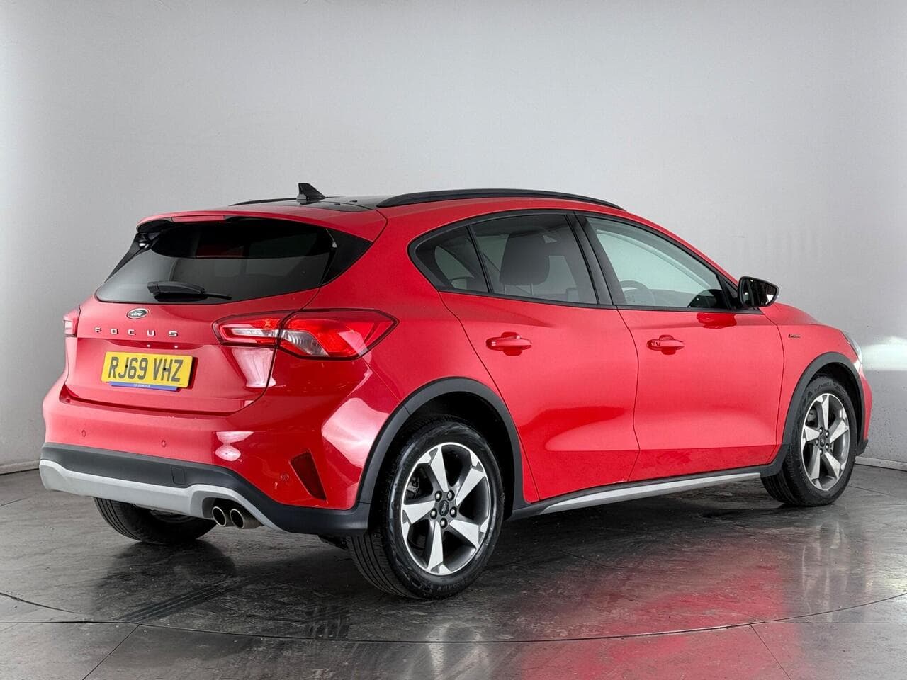 Ford Focus thumbnail Rear Right
