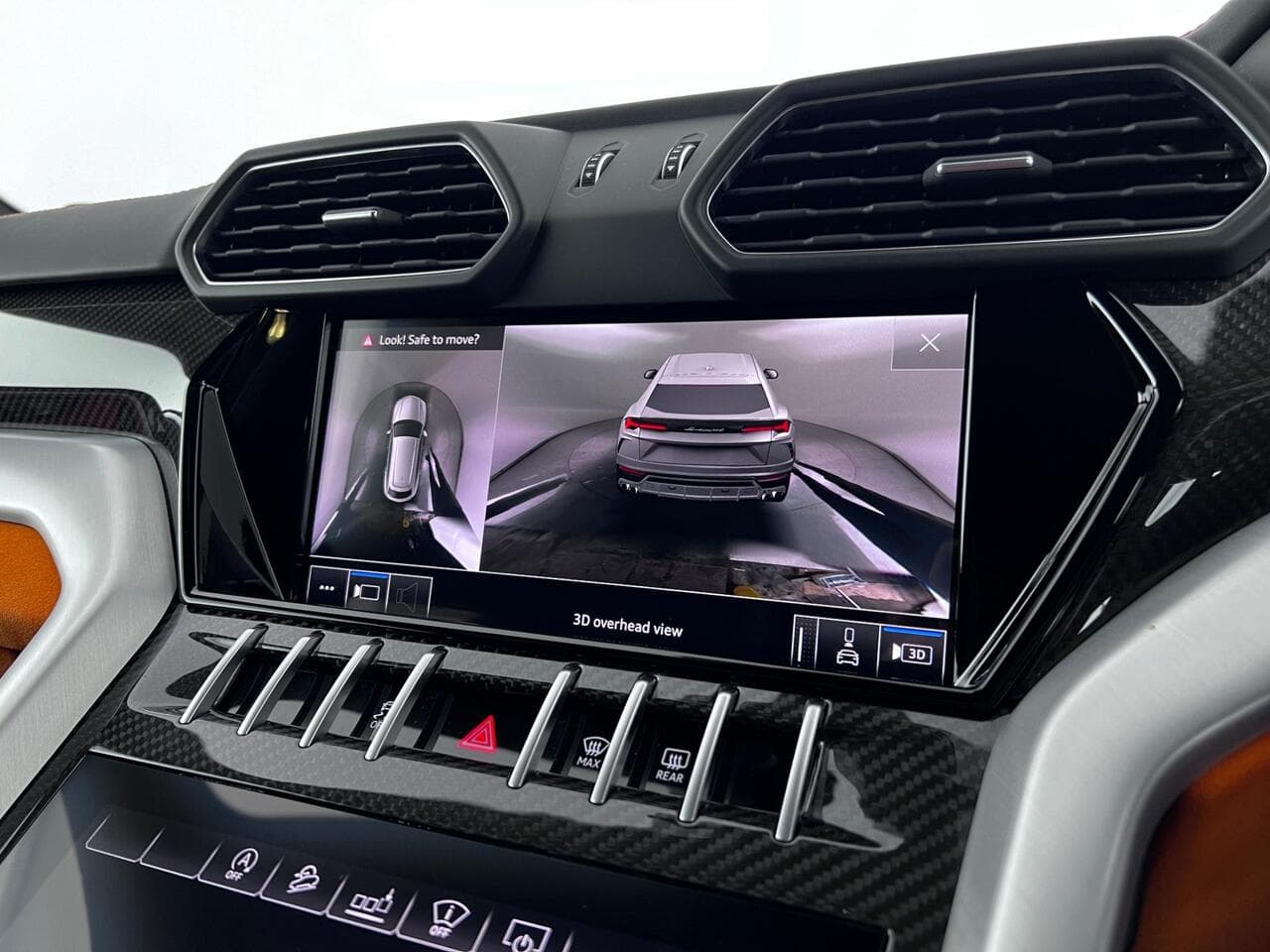 Lamborghini Urus thumbnail Infotainment System