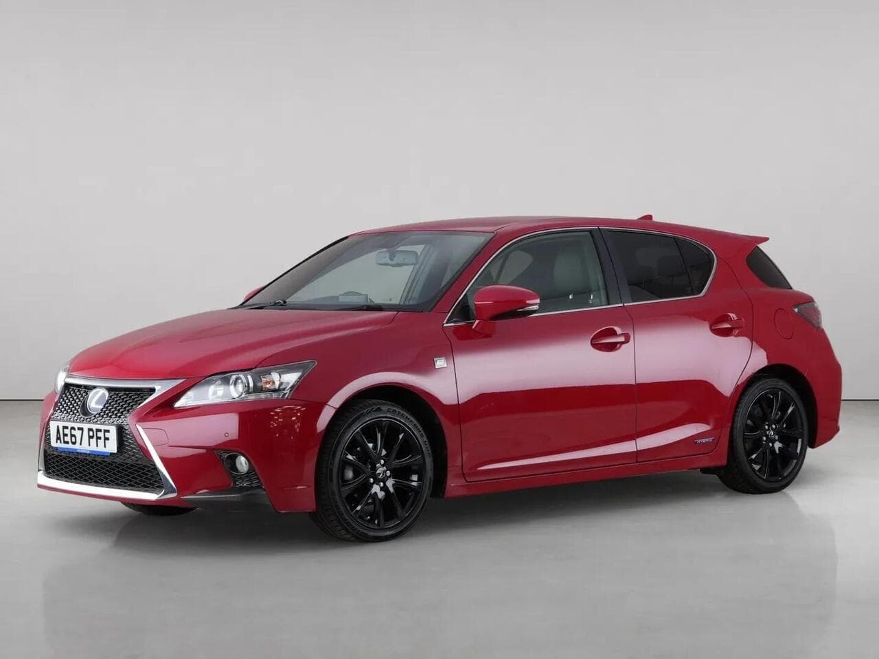 Lexus CT thumbnail Front Left