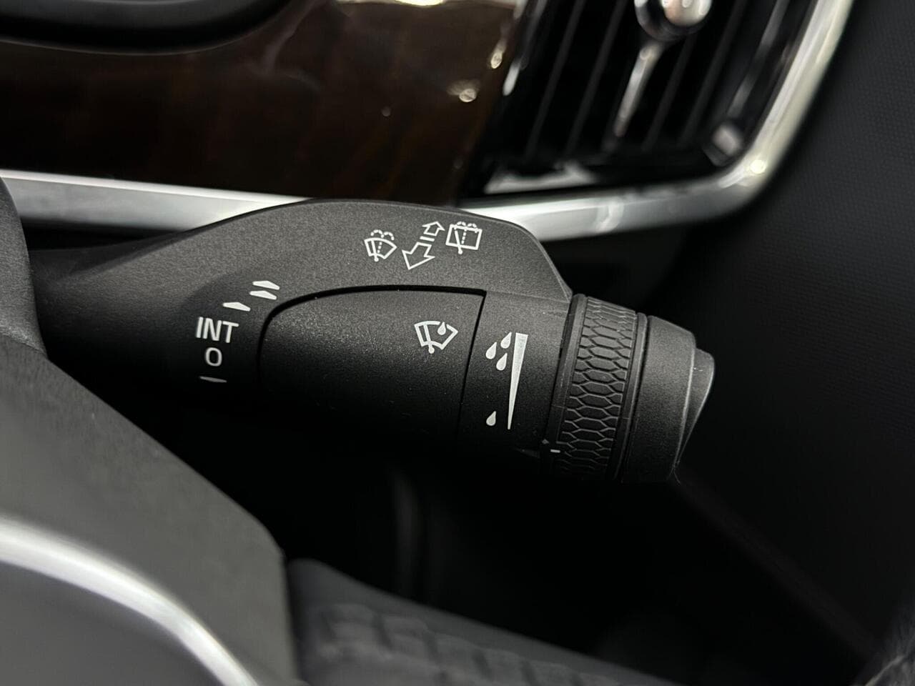 Volvo V90 thumbnail Misc Controls