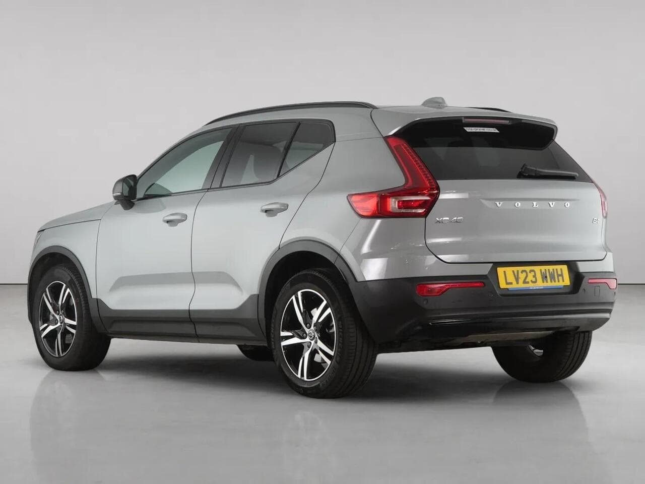 Volvo XC40 thumbnail Rear Left