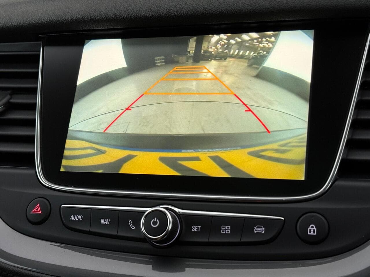 Vauxhall Grandland X thumbnail Infotainment System