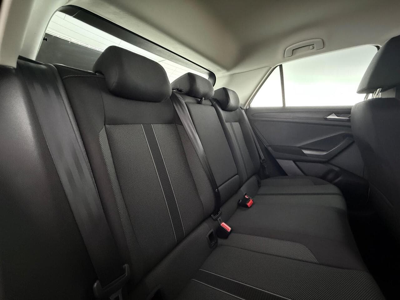 Volkswagen T-Roc thumbnail Seats Rear