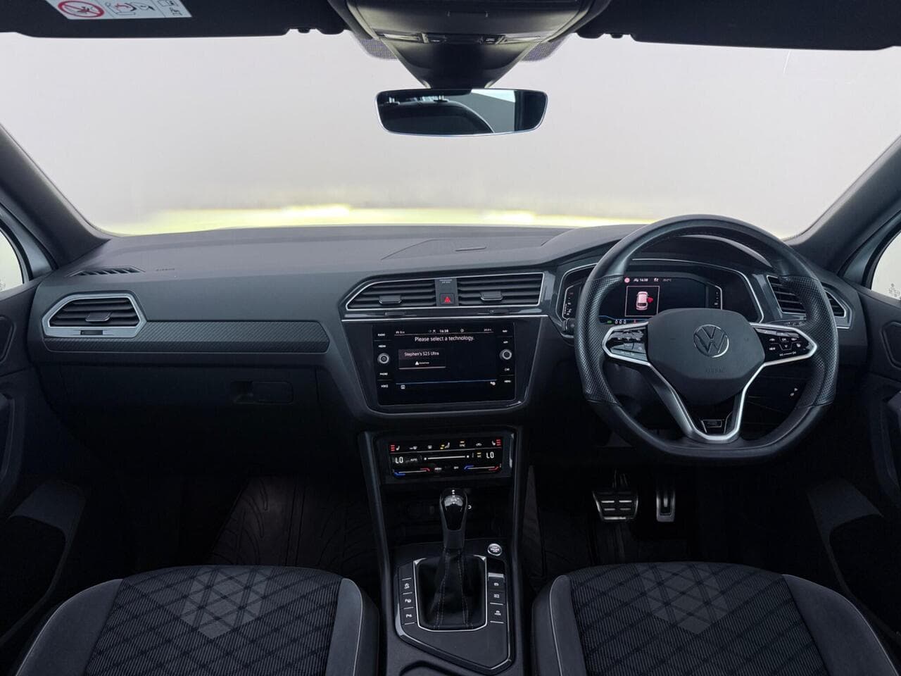 Volkswagen Tiguan thumbnail Interior Front