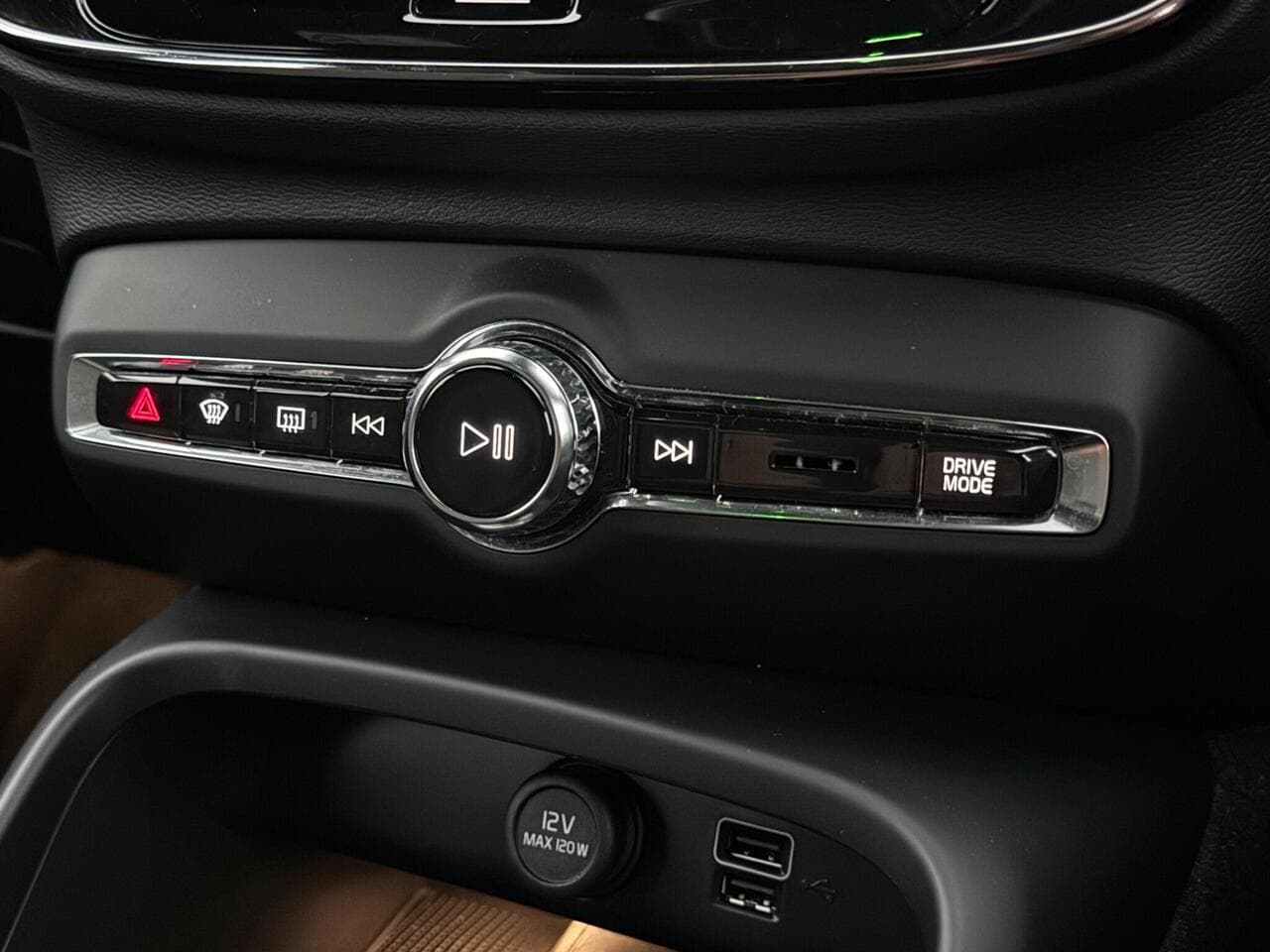 Volvo XC40 thumbnail Misc Controls