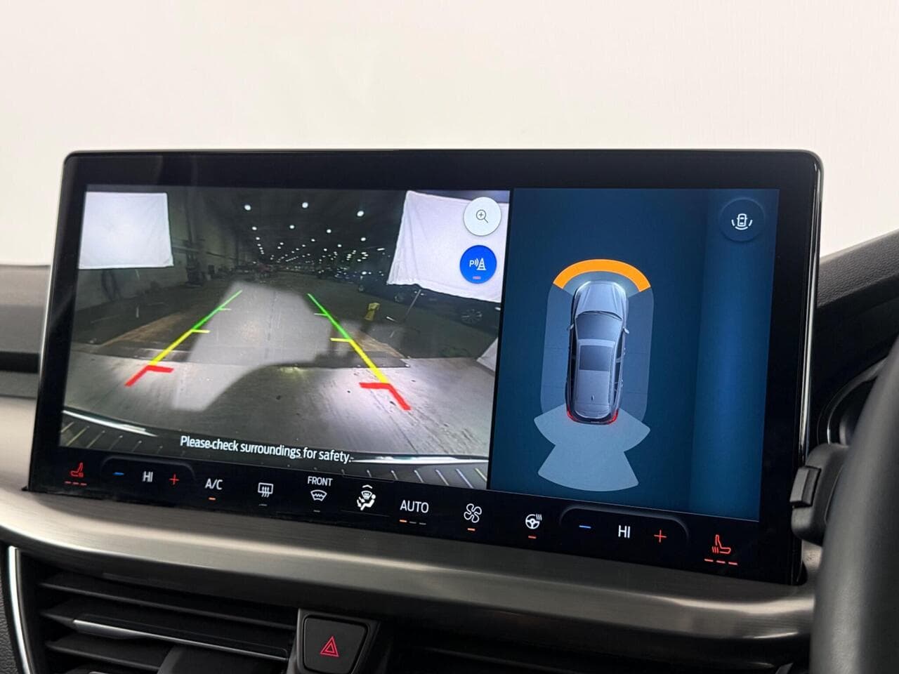 Ford Focus thumbnail Infotainment System