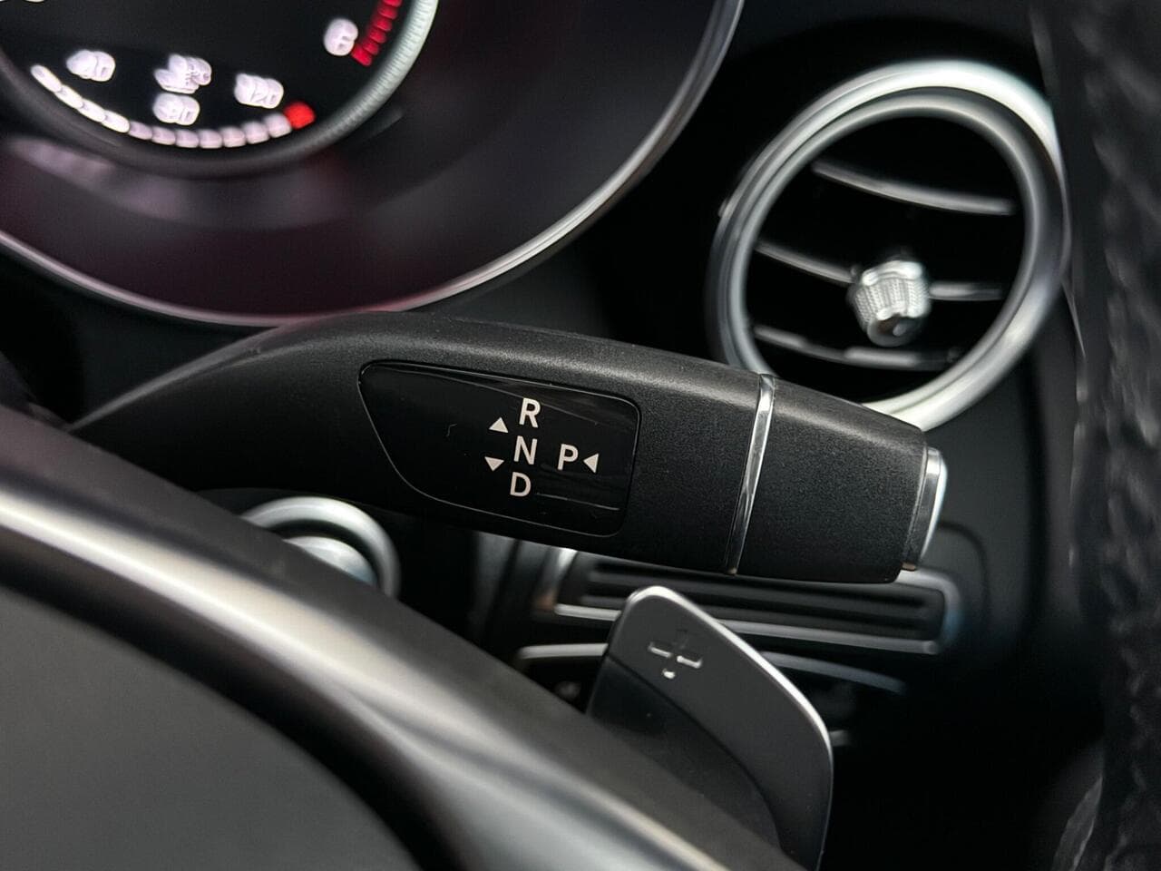 Mercedes-Benz GLC thumbnail Misc Controls