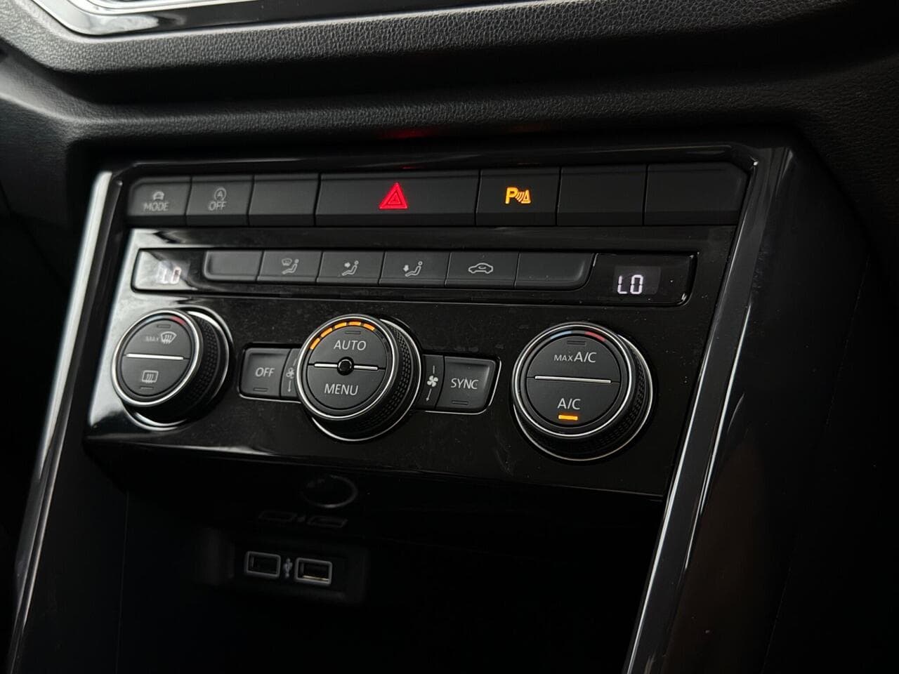 Volkswagen T-Roc thumbnail Infotainment System