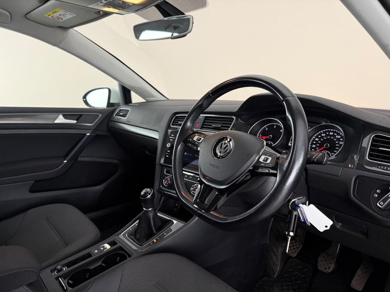 Volkswagen Golf thumbnail Interior Front