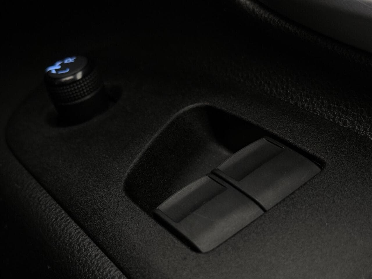 Toyota Aygo X thumbnail Misc Controls