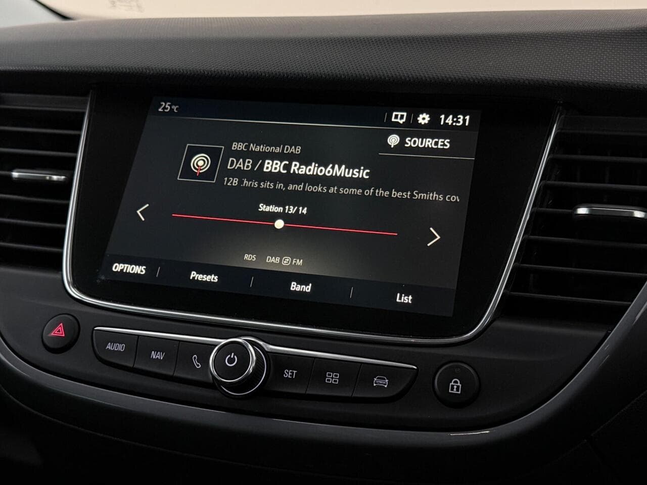 Vauxhall Crossland X thumbnail Infotainment System