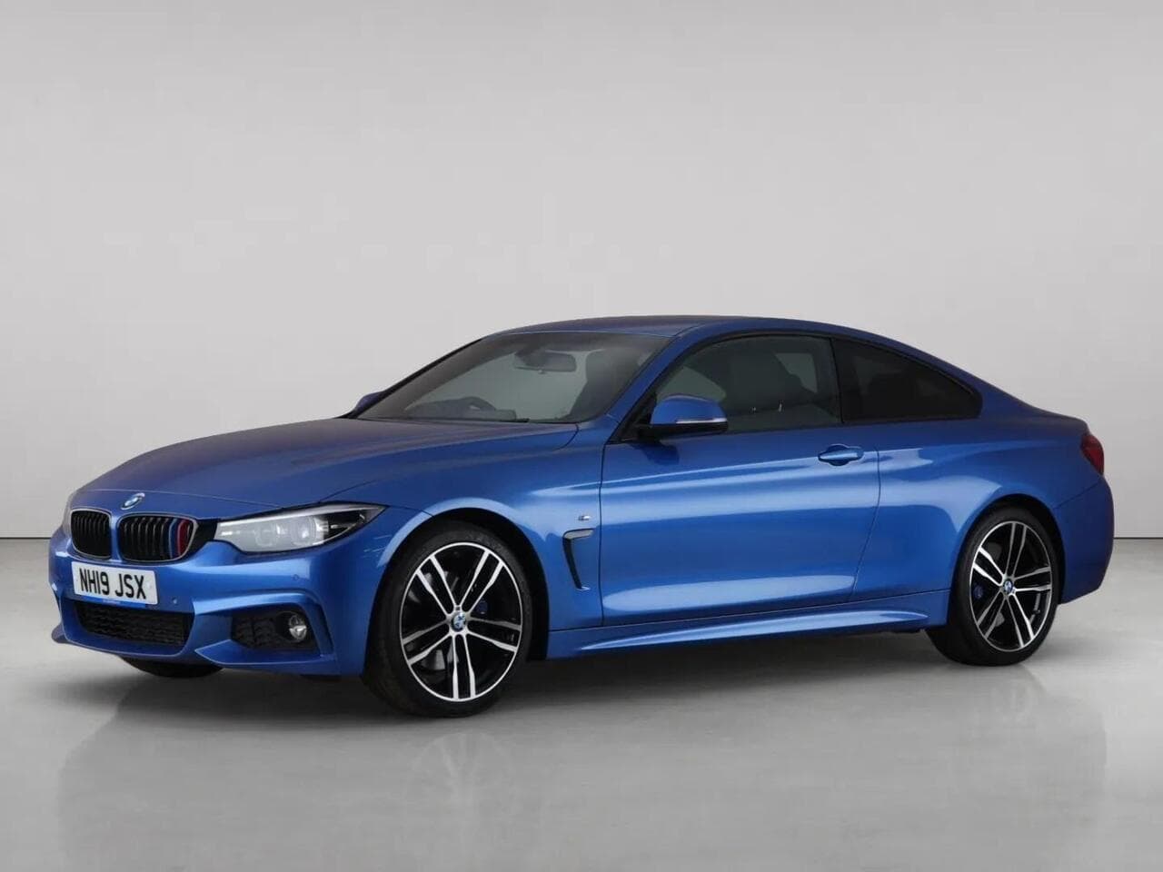 BMW 4 Series thumbnail Front Left