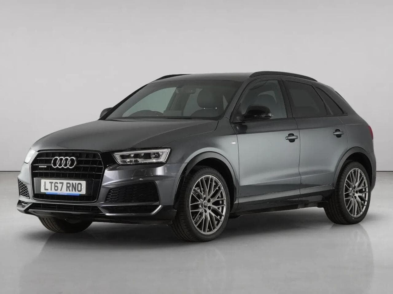 Audi Q3 thumbnail Front Left