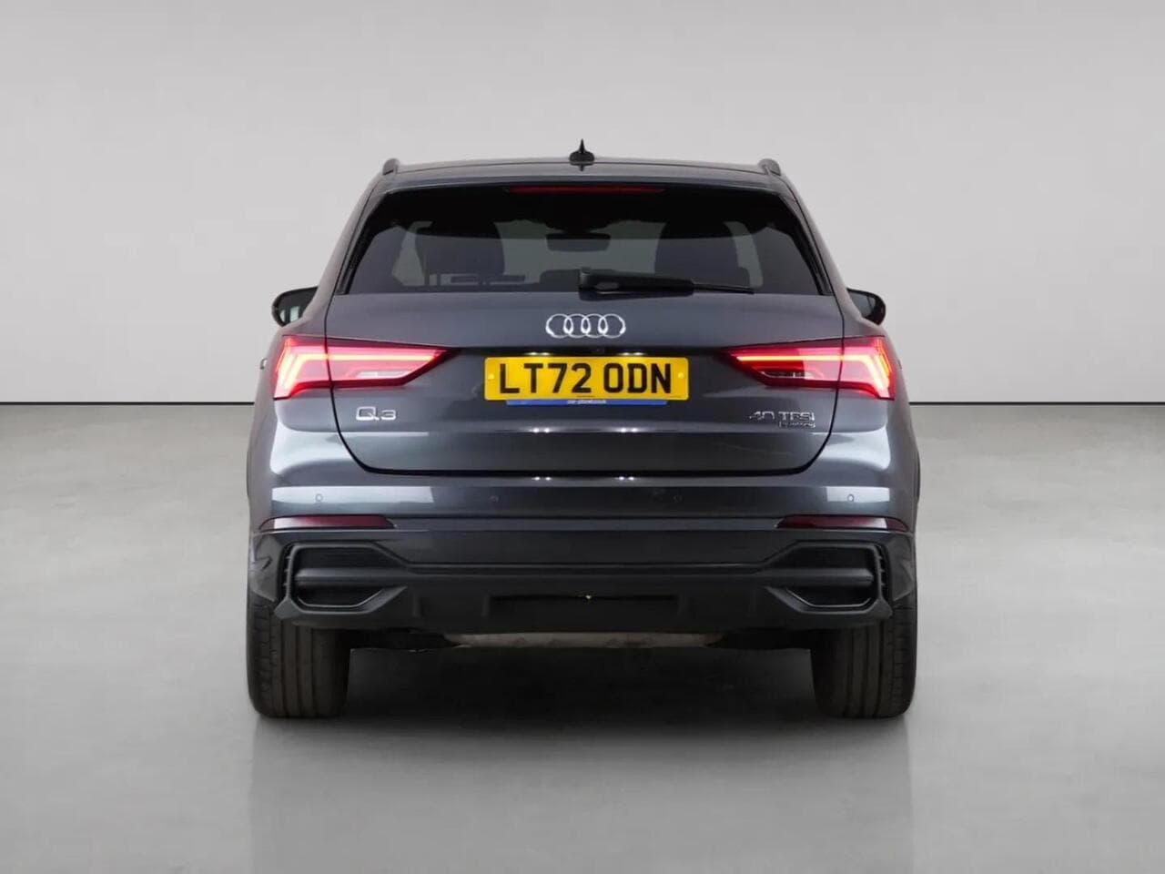 Audi Q3 thumbnail Rear