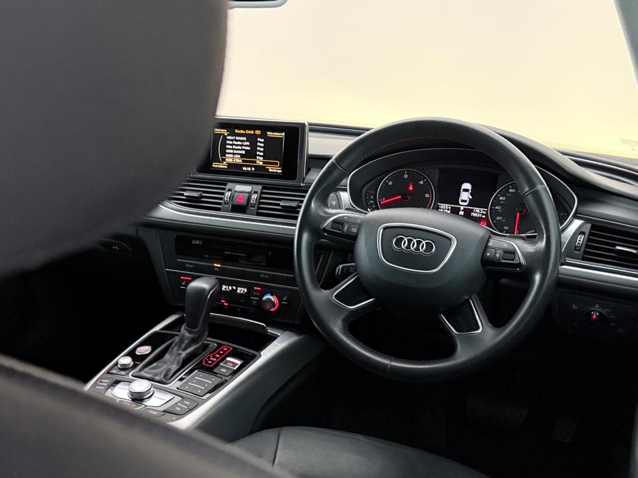 Audi A6 Saloon thumbnail Interior Front