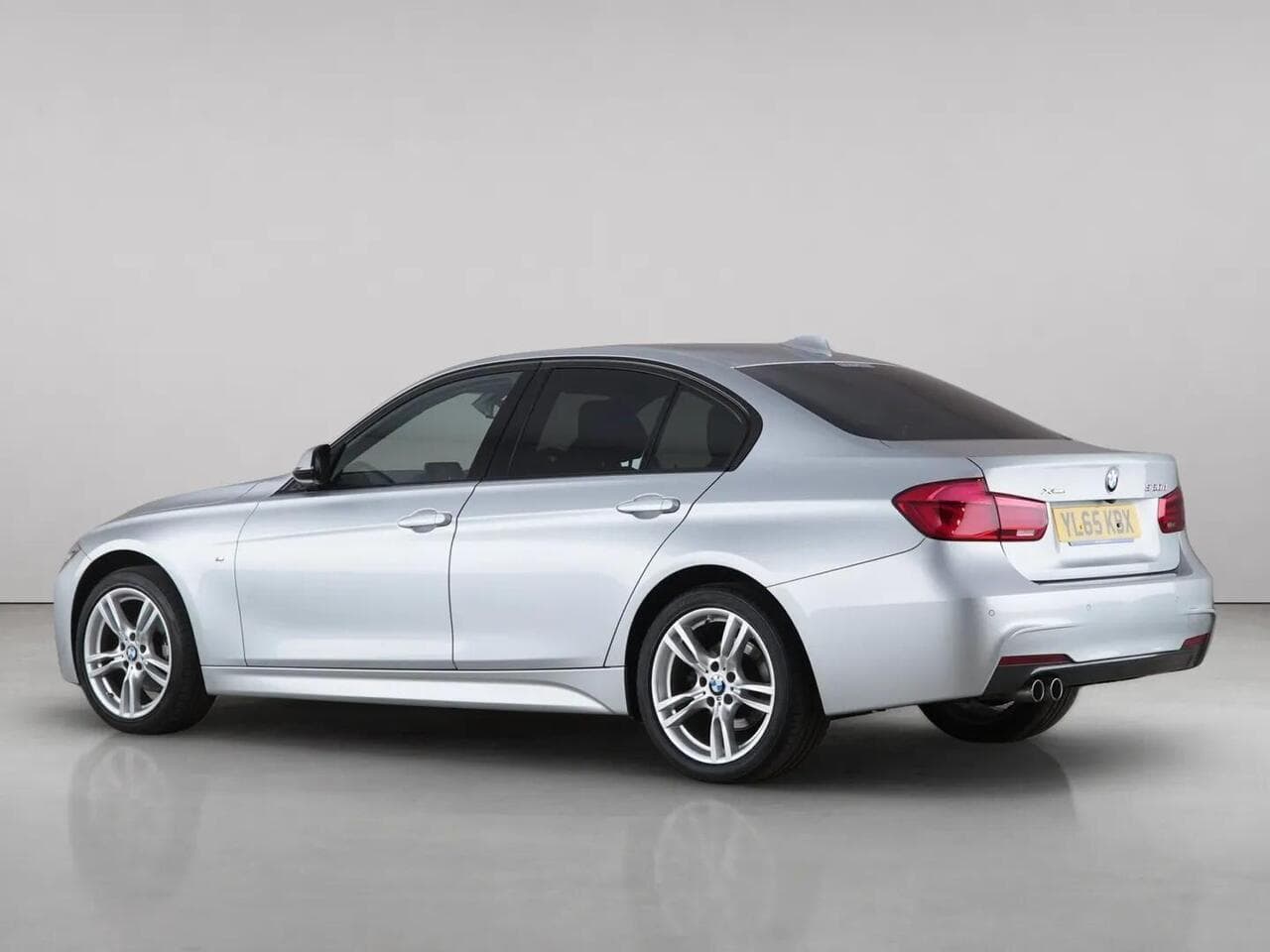 BMW 3 Series thumbnail Rear Left