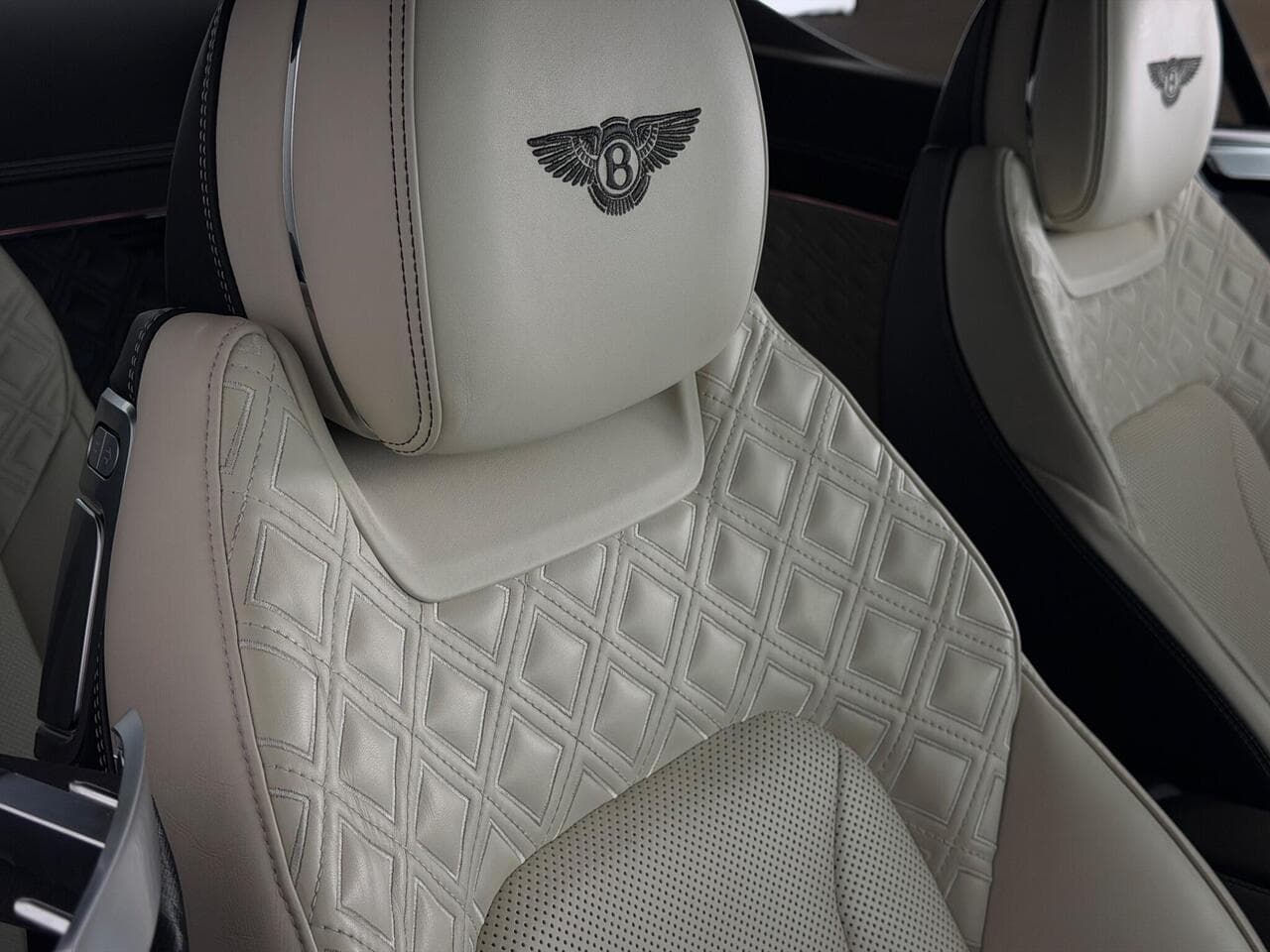 Bentley Continental thumbnail Seats Rear