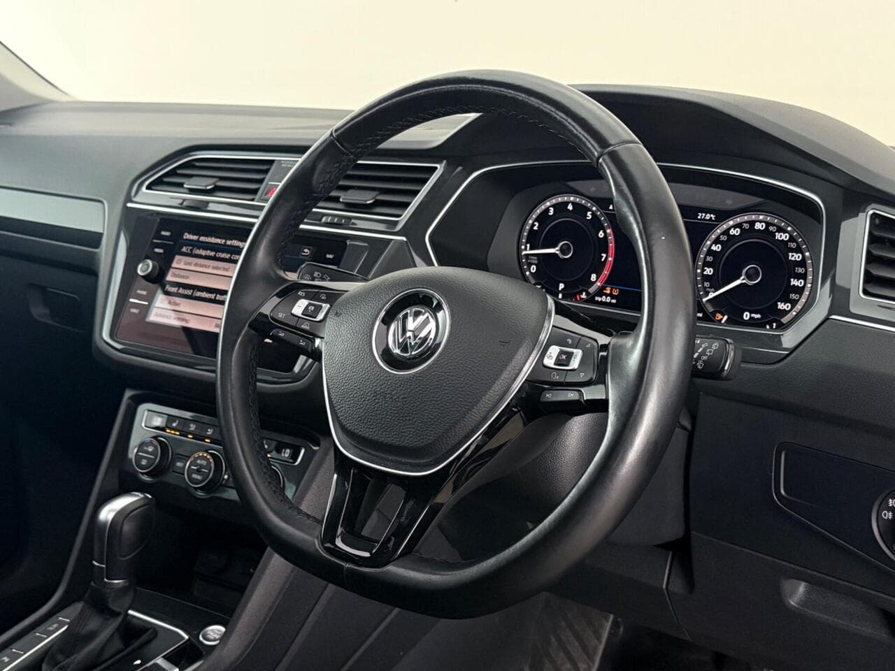 Volkswagen Tiguan thumbnail Steering Wheel