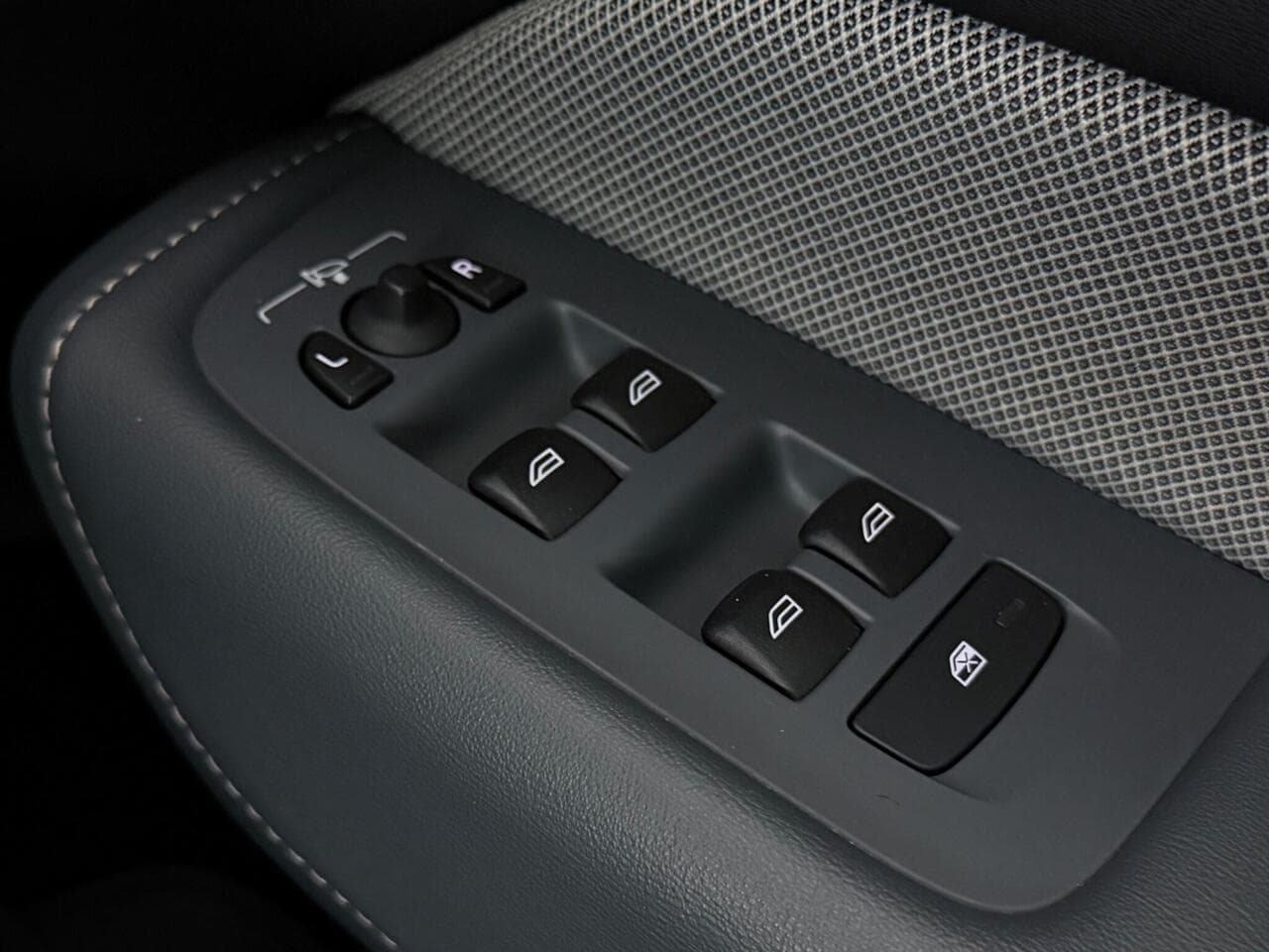 Volvo XC60 thumbnail Misc Controls