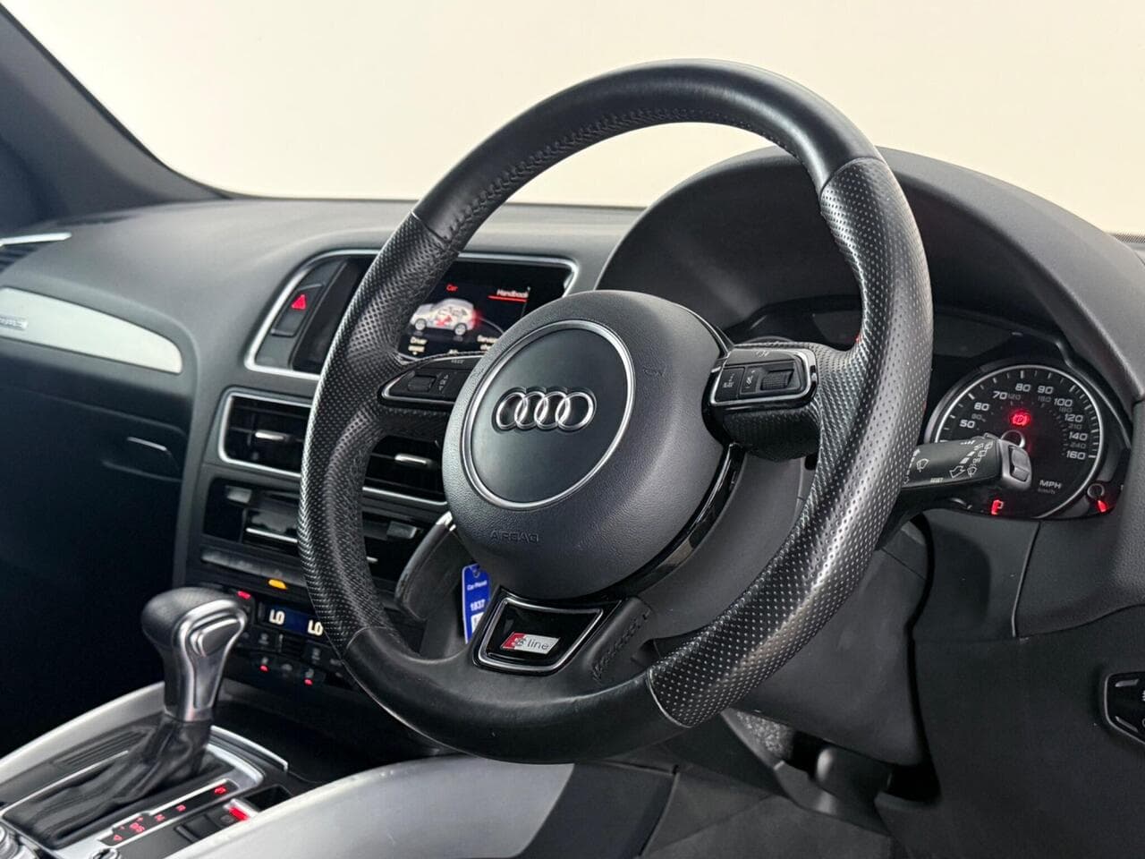 Audi Q5 thumbnail Steering Wheel