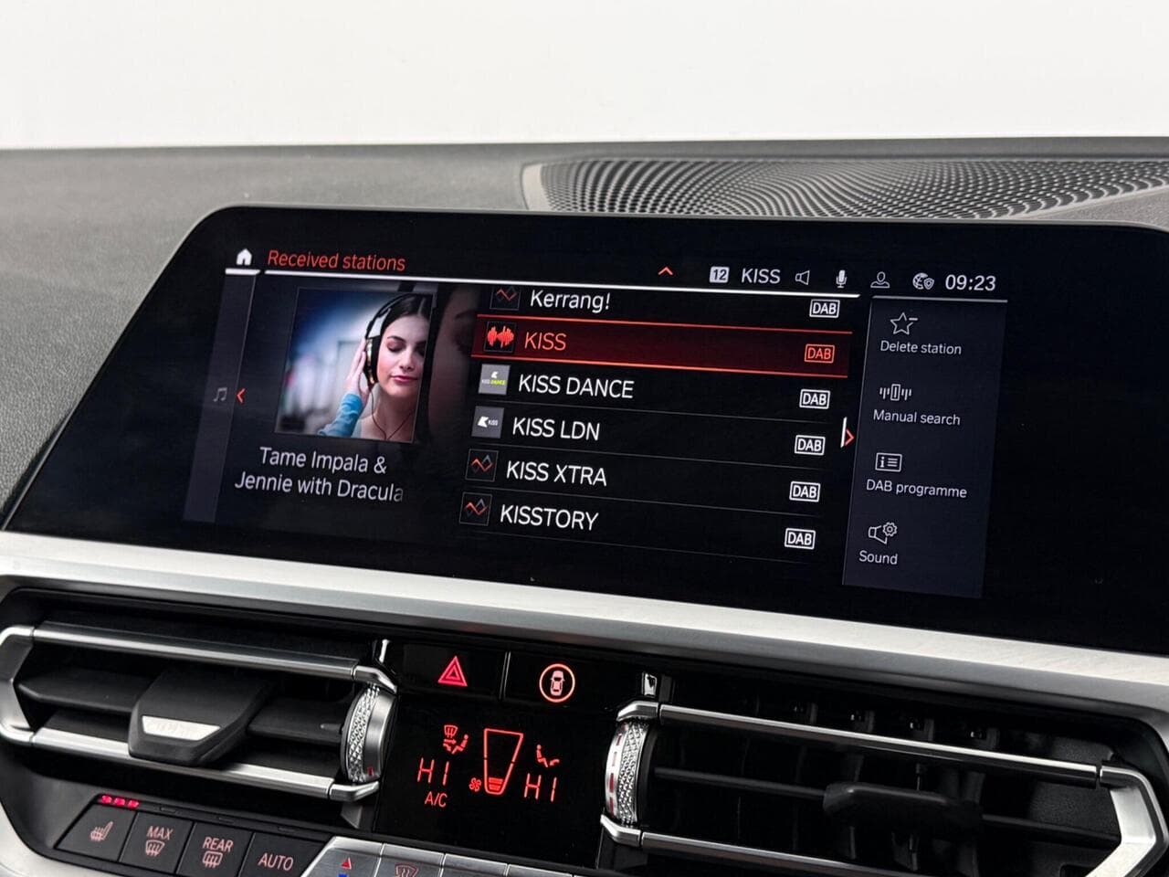 BMW 3 Series thumbnail Infotainment System