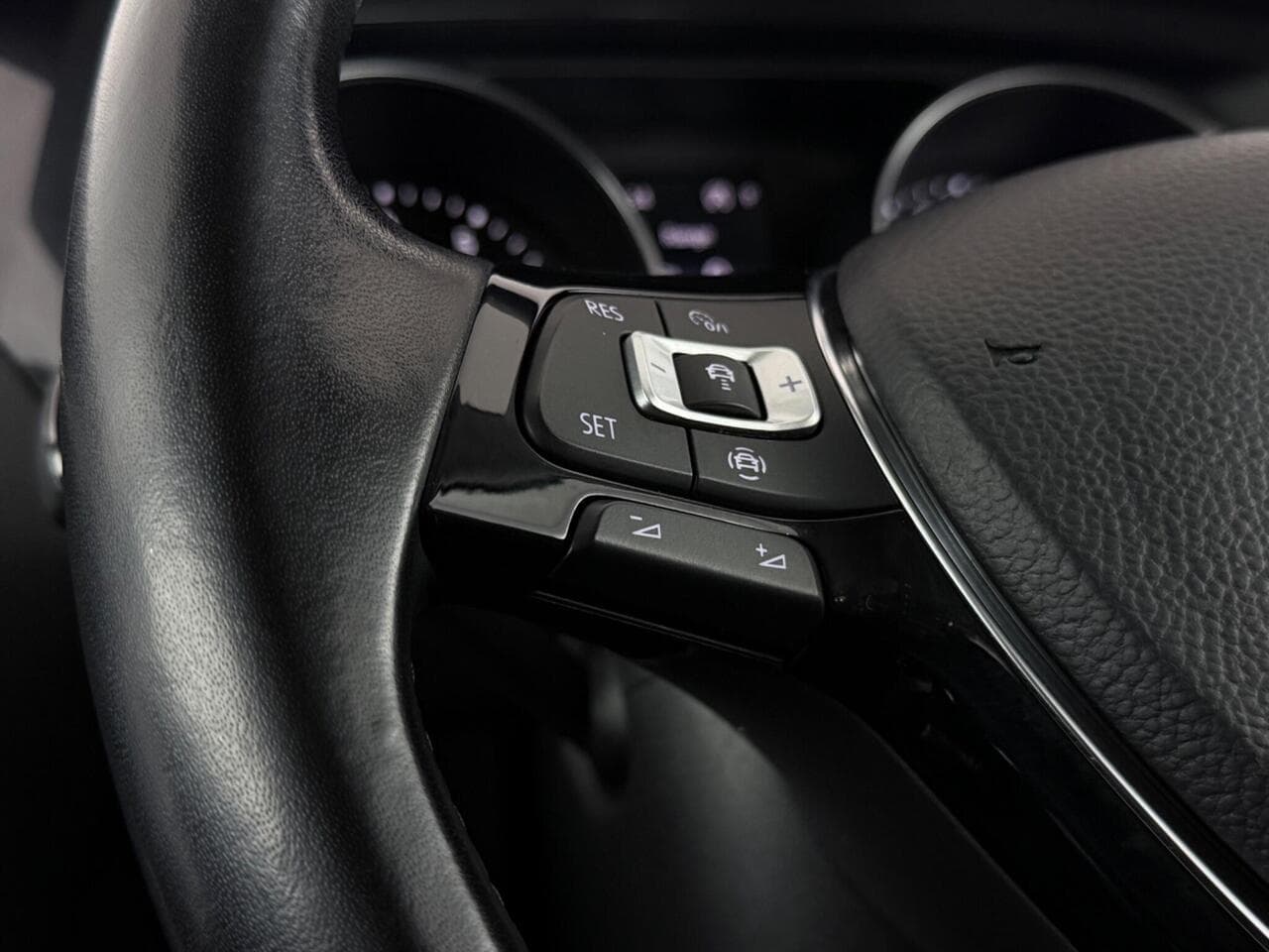 Volkswagen Tiguan Allspace thumbnail Misc Controls