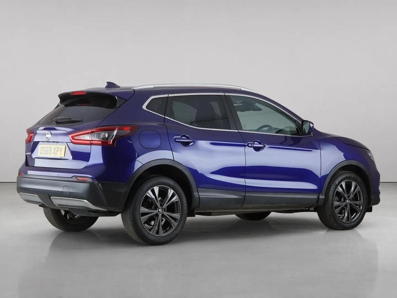 Nissan Qashqai thumbnail Side Right