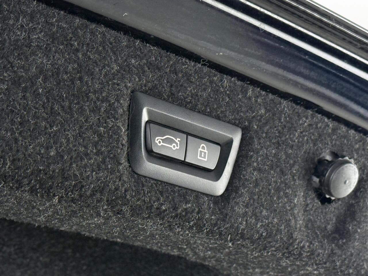 BMW 5 Series thumbnail Misc Controls