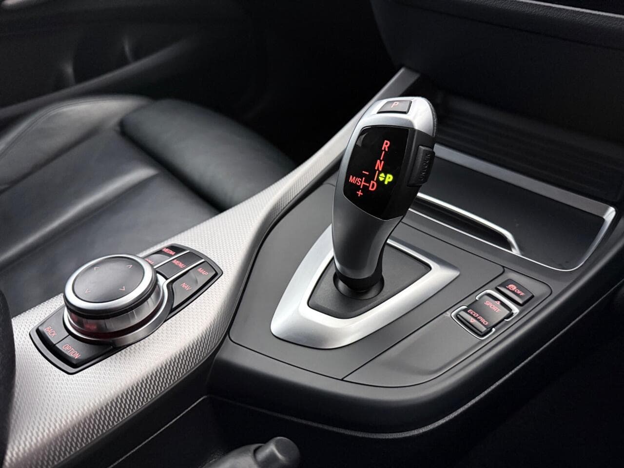 BMW 1 Series thumbnail Interior Front