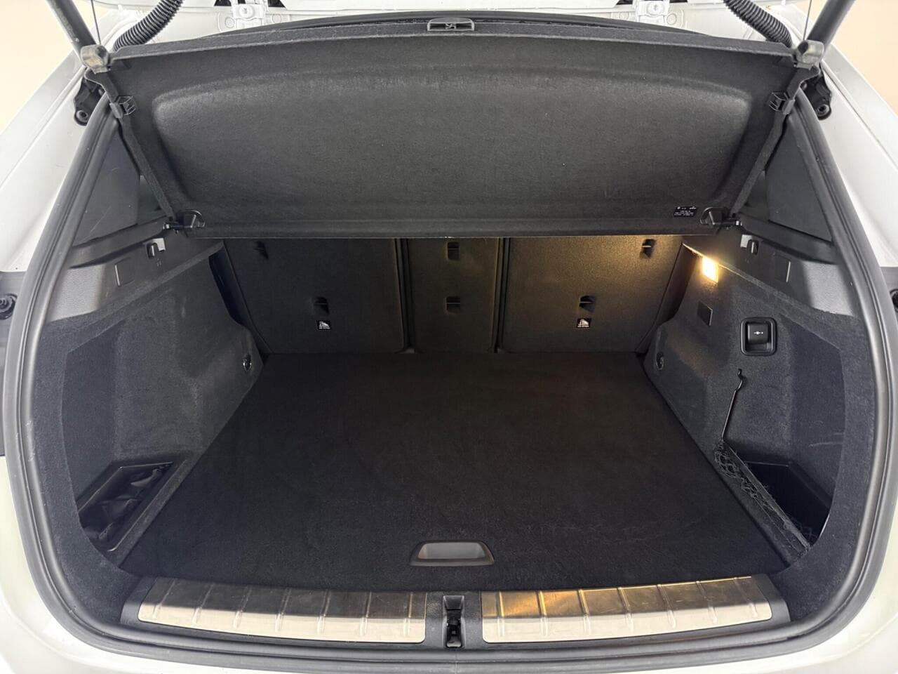 BMW X1 thumbnail Boot