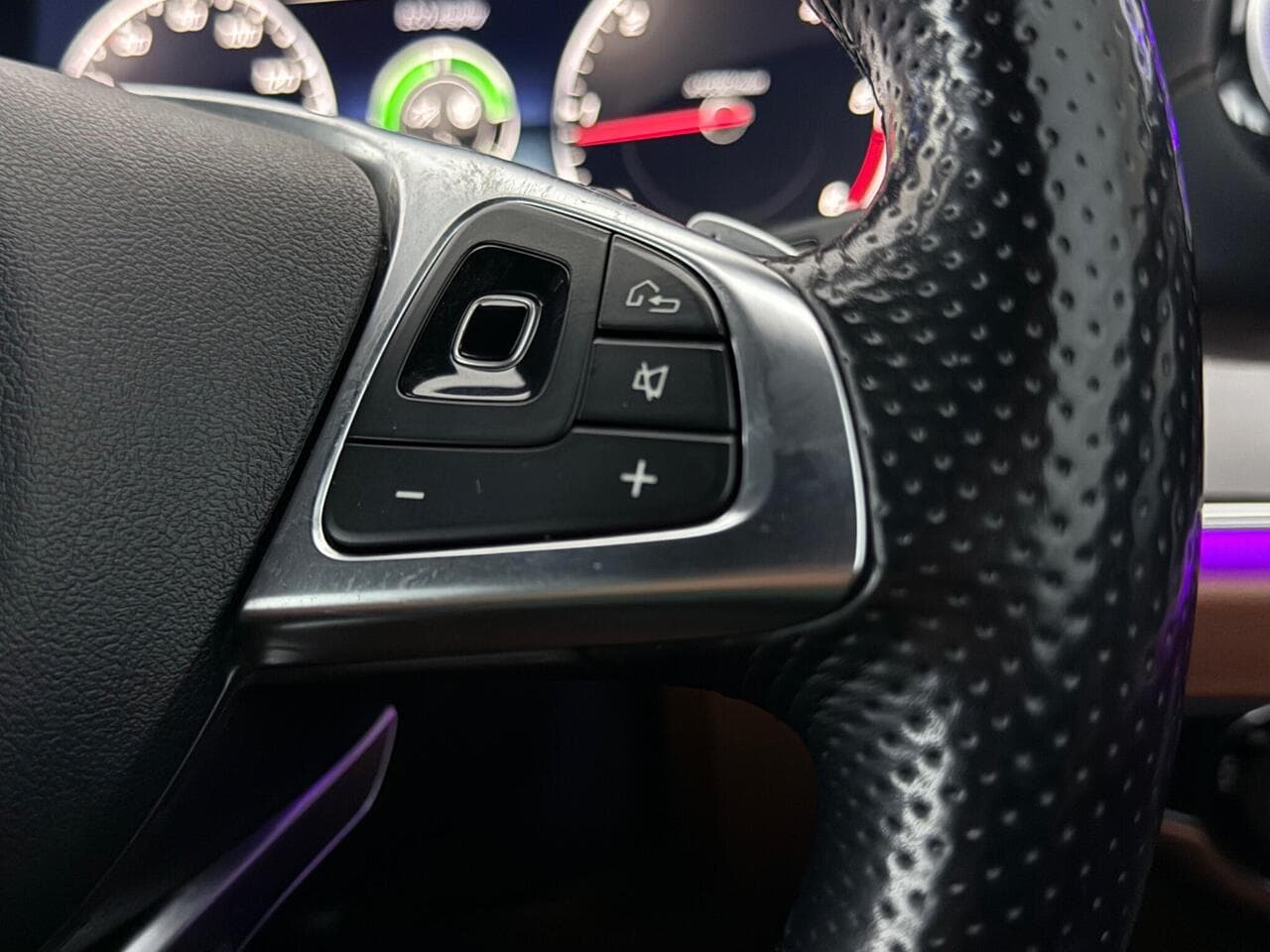 Mercedes-Benz E Class thumbnail Misc Controls
