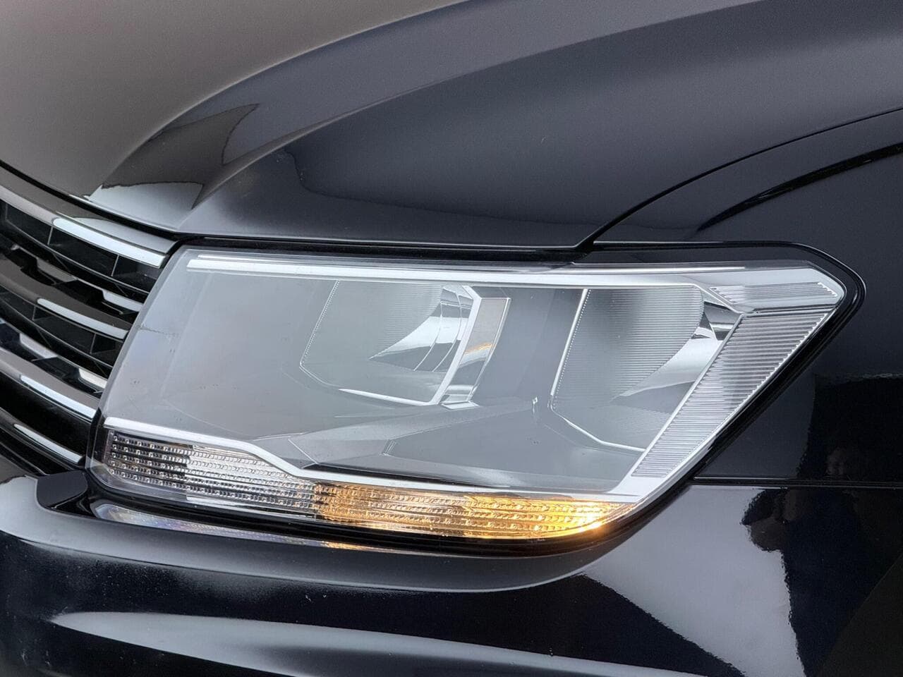 Volkswagen Tiguan thumbnail Lights Front