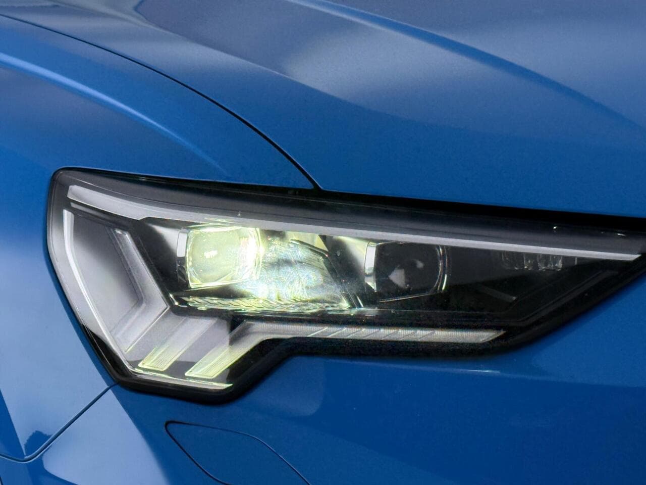 Audi RS Q3 thumbnail Lights Front