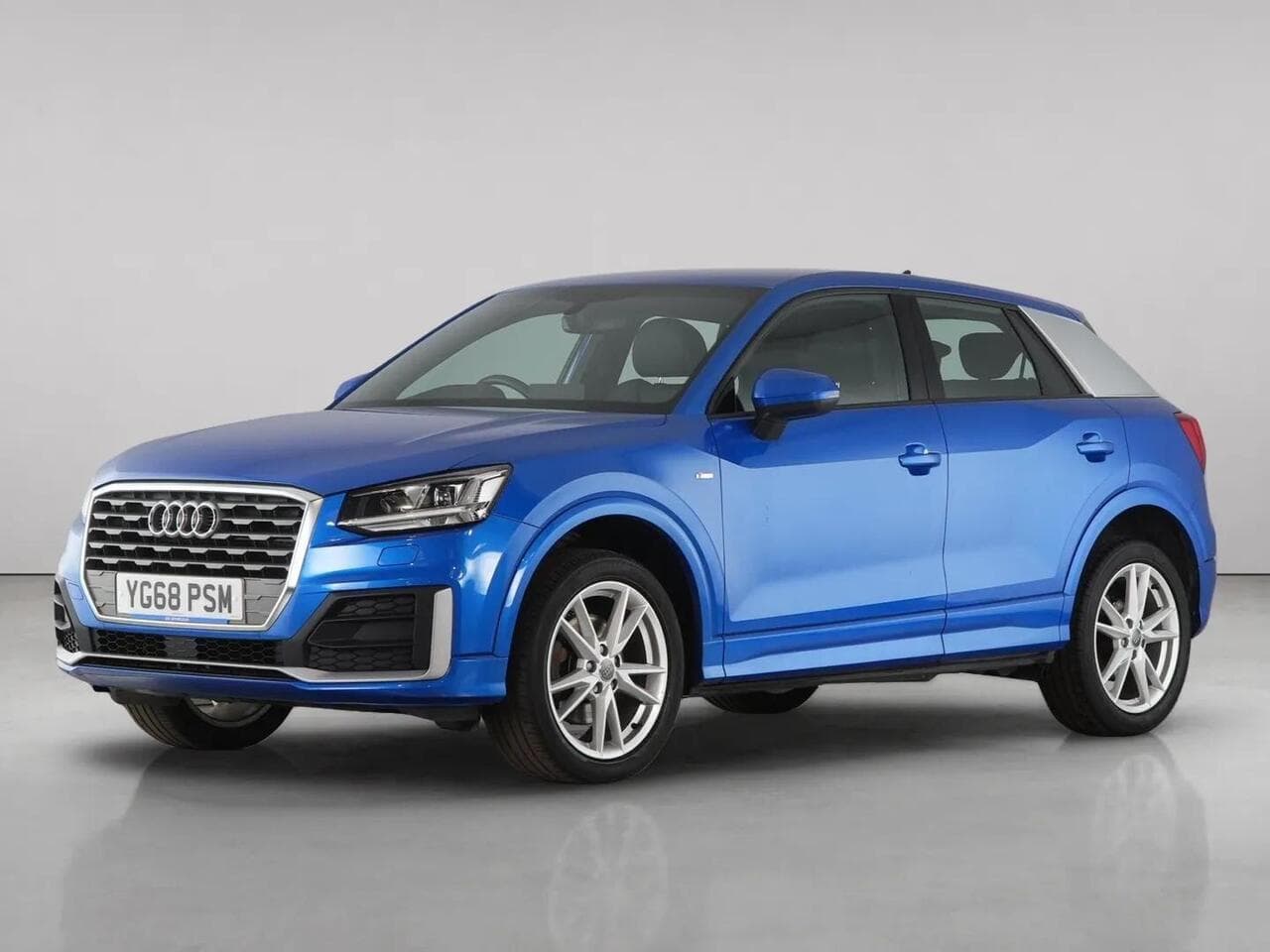 Audi Q2 thumbnail Front Left