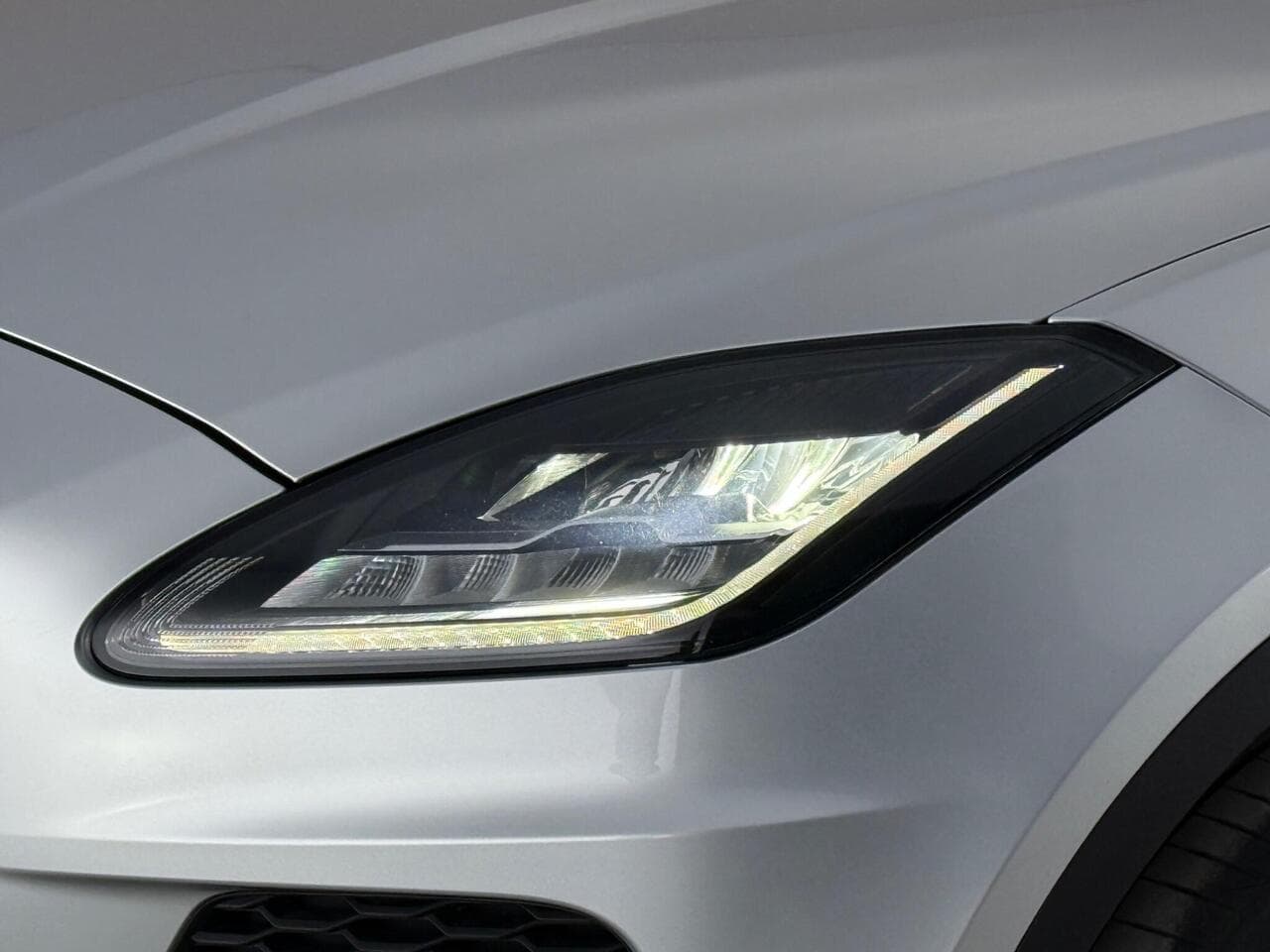 Jaguar E-PACE thumbnail Lights Front