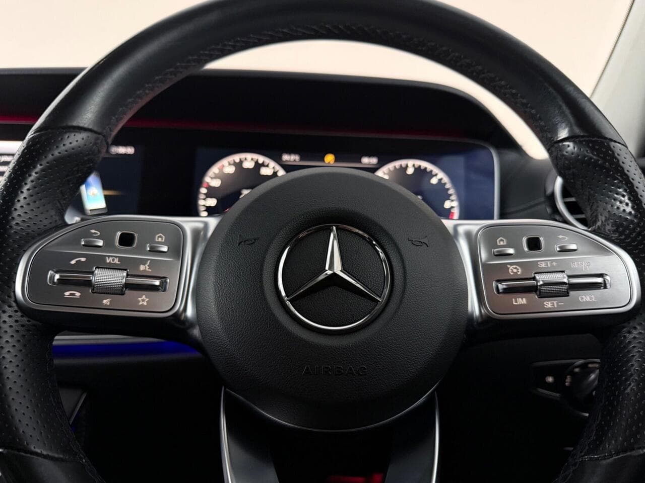 Mercedes-Benz E Class thumbnail Steering Wheel