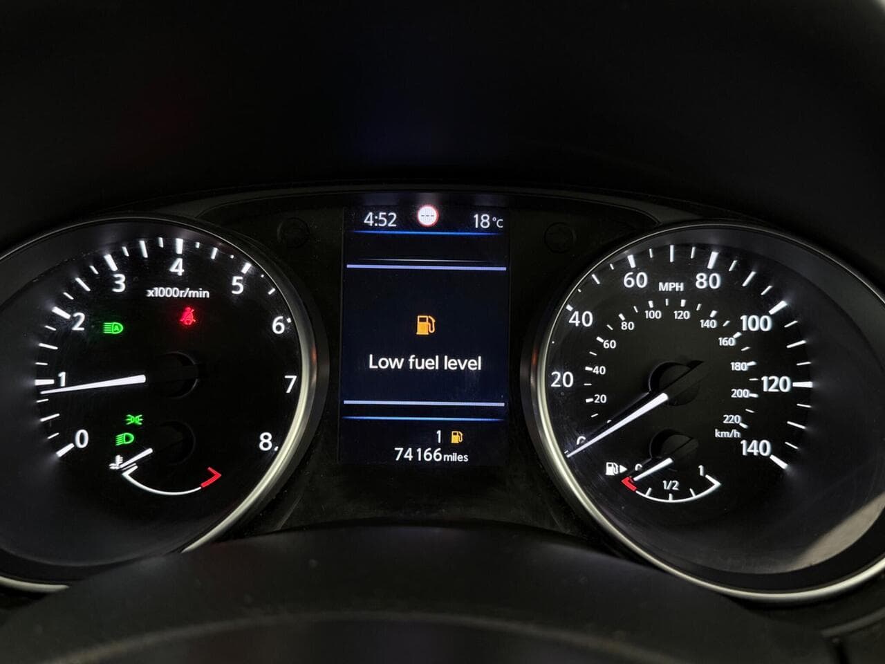 Nissan Qashqai thumbnail Driver Instruments
