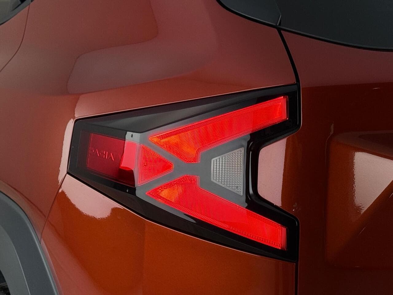 Dacia Duster thumbnail Lights Rear