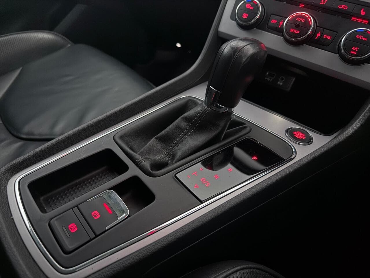SEAT Leon thumbnail Interior Front