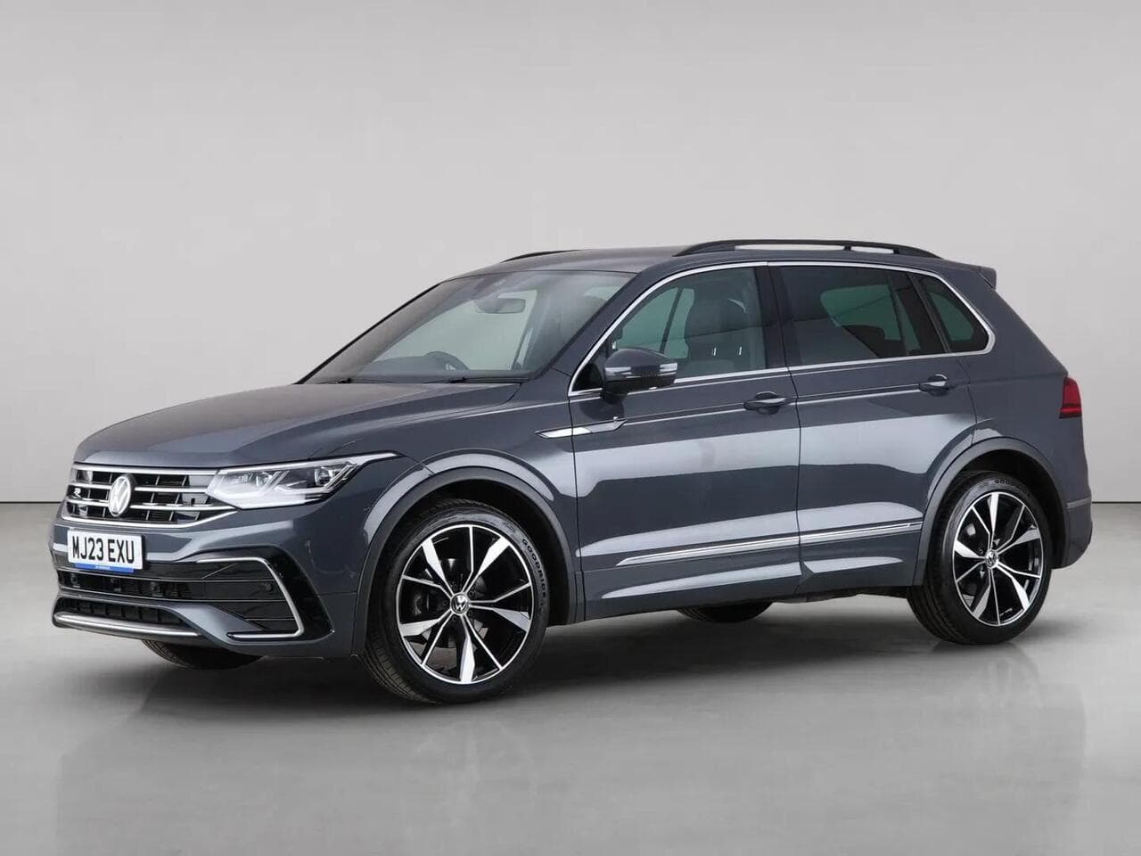 Volkswagen Tiguan thumbnail Front Left